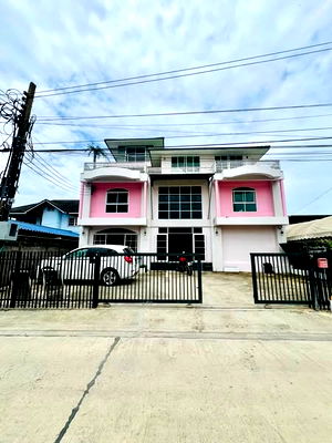 เช่าบ้านเดี่ยว เขตห้วยขวาง : 🟢For Rent🟢บ้าน อาคารสูง 4 ชั้น ใกล้ทางด่วนพระราม9 ห้องสวย เฟอร์ครบ! 📱ADD LINE @nathong97 (ตอบ ⚡ 24 Hr) P1173