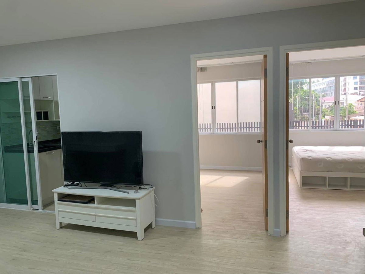 picture 📣 Ratchada 19 Condo for rent, 2 bedrooms, 1 bathroom, near MRT Ratchada and MRT Lat Phrao, only 700 meters, 8-minute walk,refrigerator, microwave, TV - 1/10