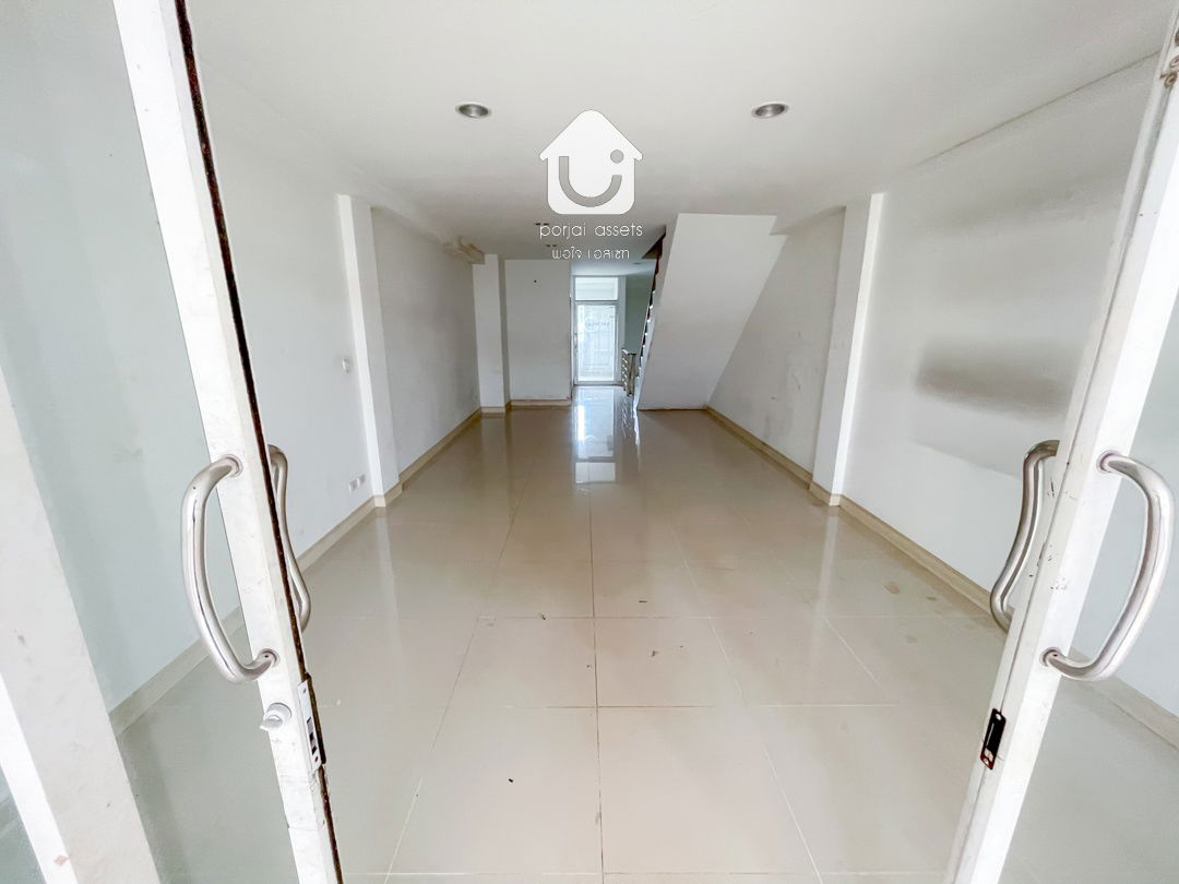 picture 3.5 Storey-Business Home for sale, Trio Romklao  - 23/37
