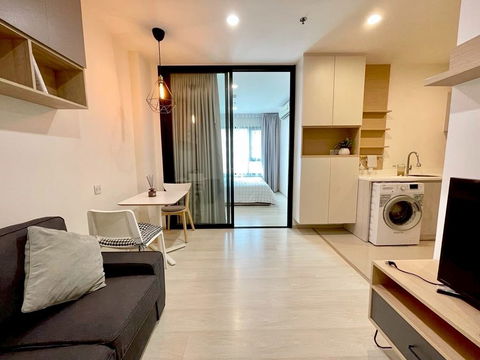 ห้องใหญ่ แต่งสวยมากก ทำเป็น 2 ห้องนอนได้ในราคา 1 ห้องนอน ติดmrt