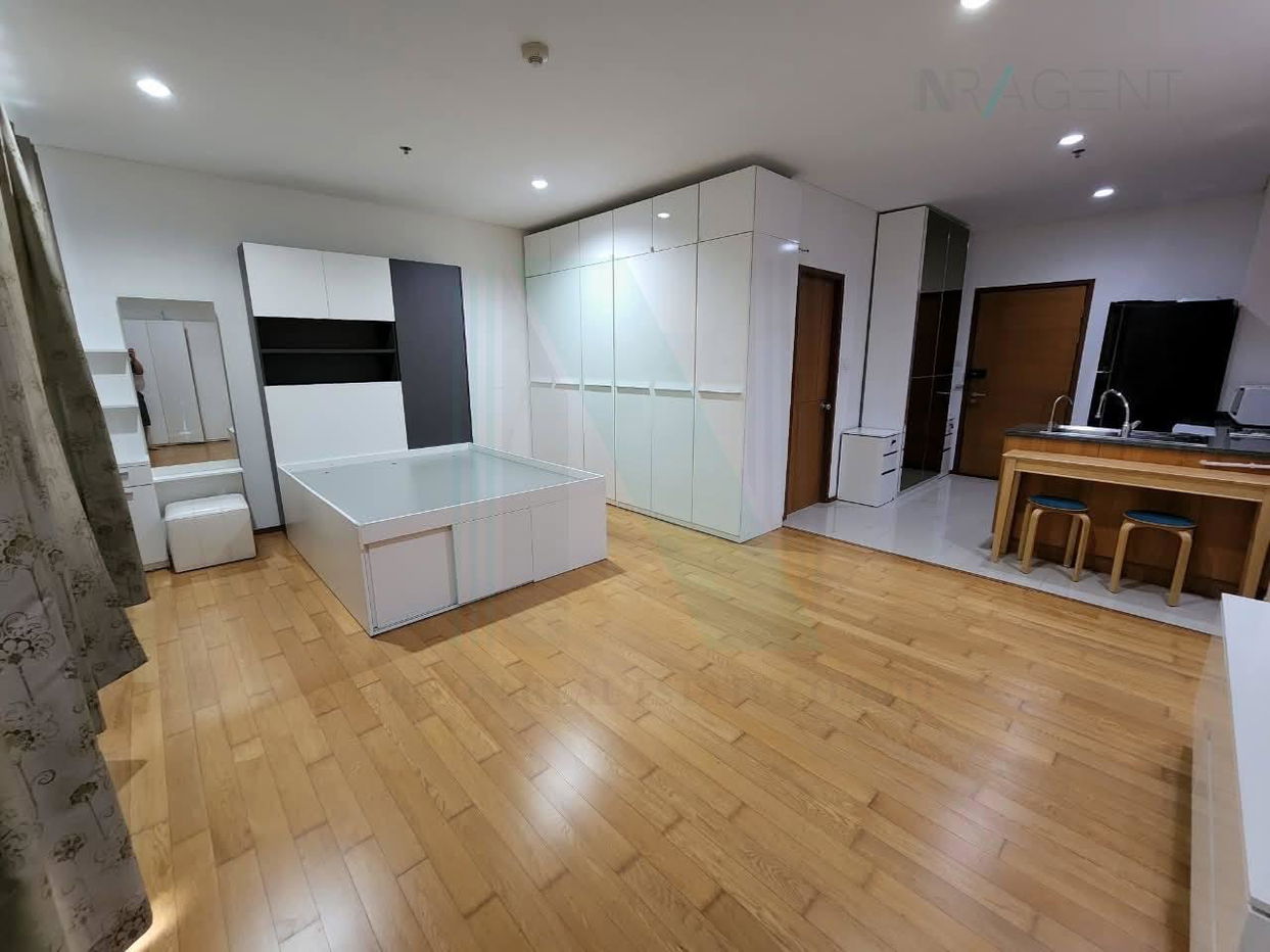 picture For Rent Condo VILLA SATHORN Building , Floor 37,Studio, Room size 42 sqm - 1/8