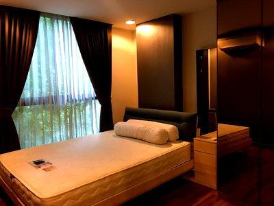 ขายคอนโด : P-39292 🏢 ต้องการขายคอนโด ซีนิธ เพลส สุขุมวิท 42 Soi Barbot 2, Phra Khanong, Khlong Toei, Bangkok Line Id @easythaihome 085-592-2897
