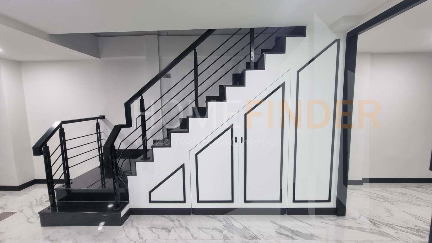 รูป Townhouse in Sukhumvit 26 6 bedrooms, for rent - รูปที่ 2/7