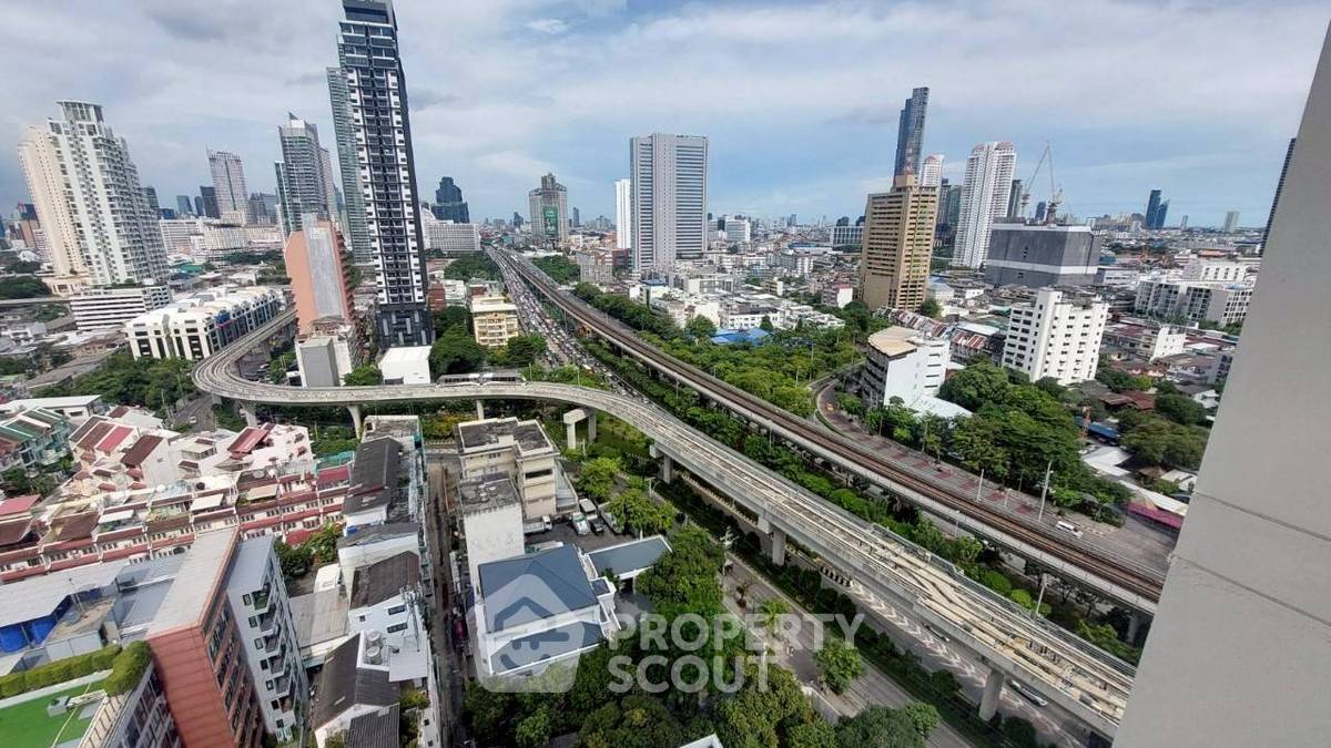 picture 2-BR Condo at Villa Sathorn near BTS Krung Thon Buri (ID 512530) - 17/18