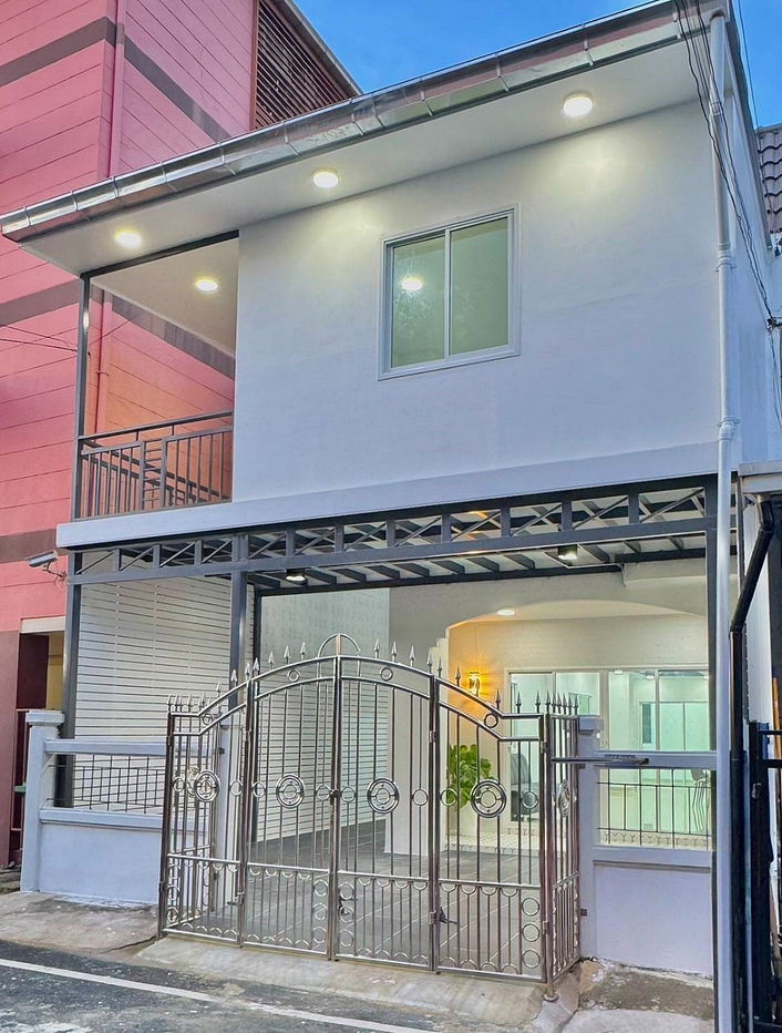 รูป บ้านสวย  รีโนเวทใหม่  หมู่บ้านบัวทอง 2  ทาวน์เฮ้าส์ 3 ห้องนอน   MRT สถานีคลองบางไผ่ อยู่หน้าหมู่บ้าน  ใกล้เซ็นทรัล เวสเกต - รูปที่ 3/28
