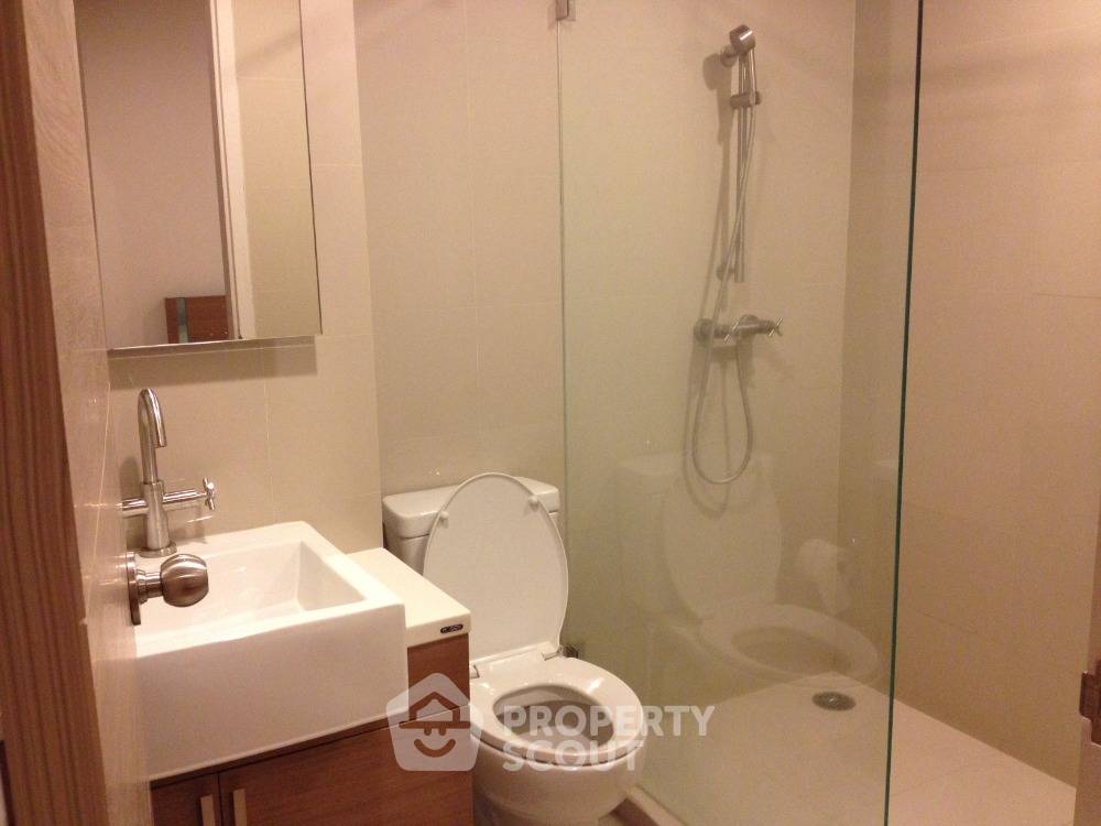picture 2-BR Condo at Hive Taksin near BTS Wongwian Yai (ID 1607644) - 3/12