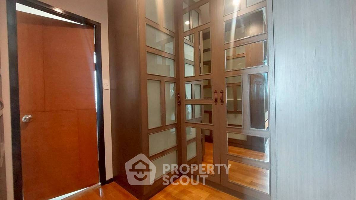 picture 2-BR Condo at Villa Sathorn near BTS Krung Thon Buri (ID 512530) - 14/18