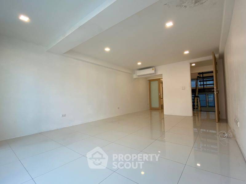 รูป ทาวน์เฮาท์ 3-ห้องนอน ใกล้ BTS นานา (ID 2280290) - รูปที่ 28/35