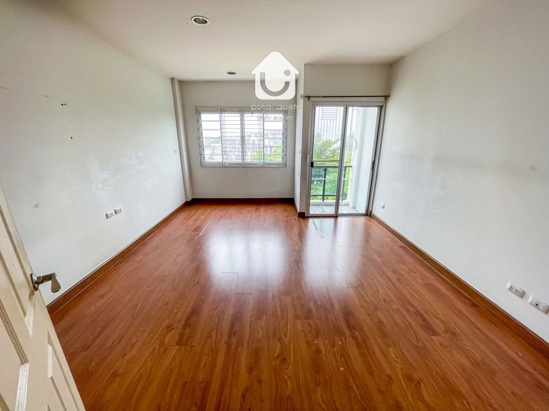 picture 3.5 Storey-Business Home for sale, Trio Romklao  - 32/37