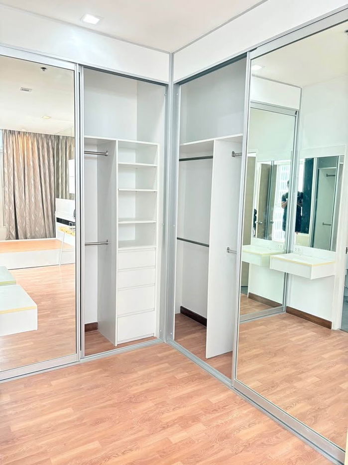 picture For sale: The Coast Condo, Building A, corner room, condo next to the expressway, has a Sky Walk. - 4/7