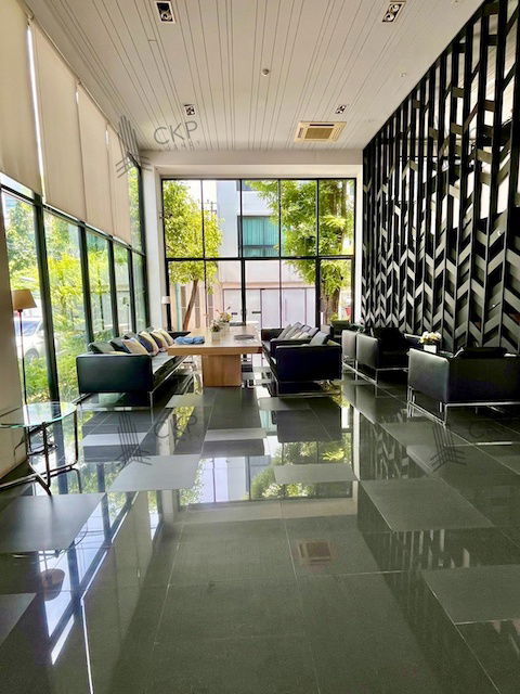 picture Condo The Niche Mono Bangna with tenant, selling below appraised price, room size 29.98 sq m, swimming pool view, fully furnished. - 4/11