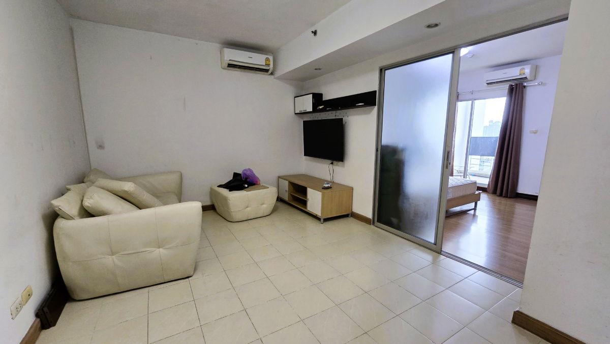 picture Next to Srinakarin Road, only 5 minutes from Seacon Srinakarin. Condo for sale with tenant, Supalai Park Srinakarin. 43 sq m, high floor, large room - 3/17