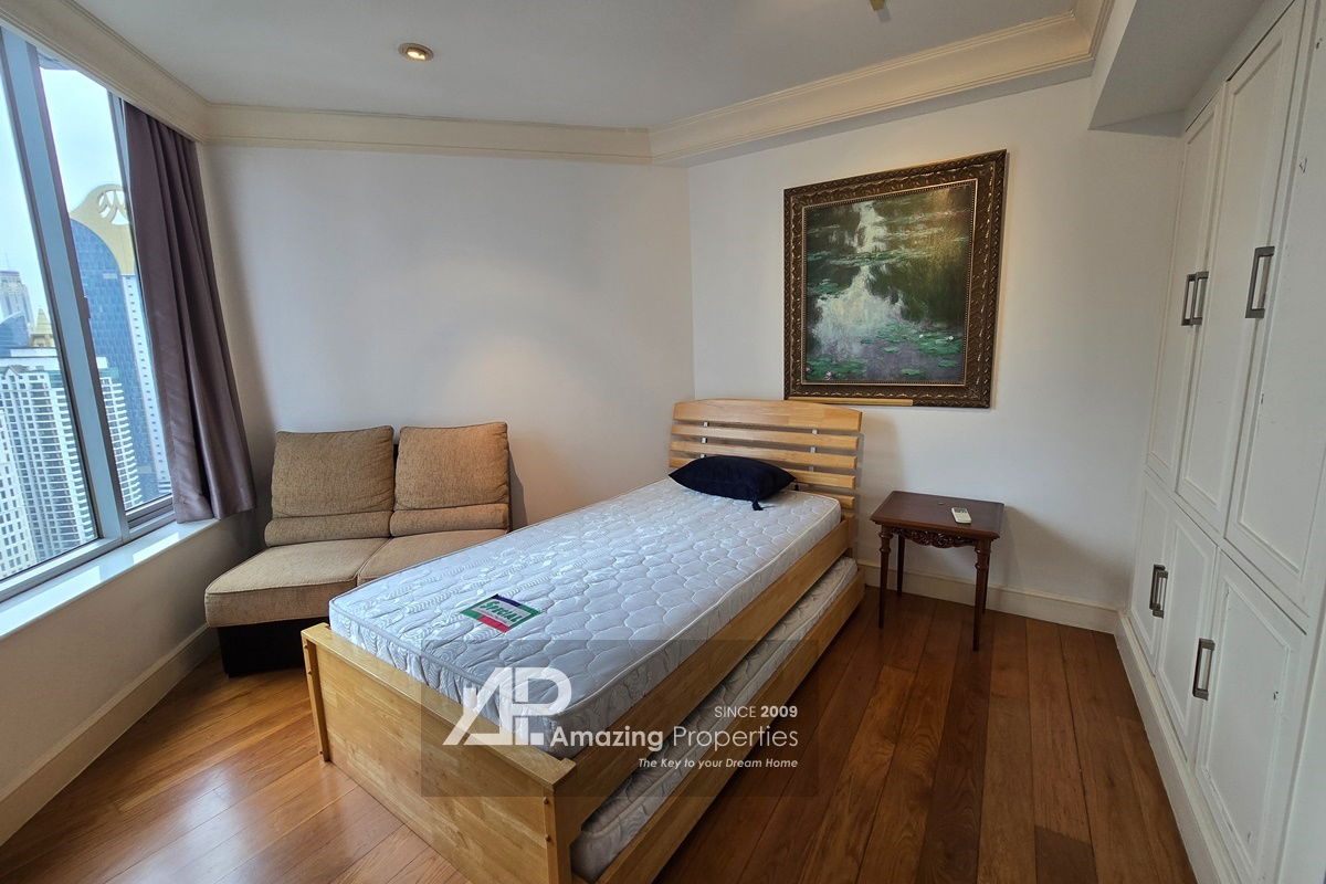 picture 4 bedroom Duplex Penthouse in Ploenchit - 21/24