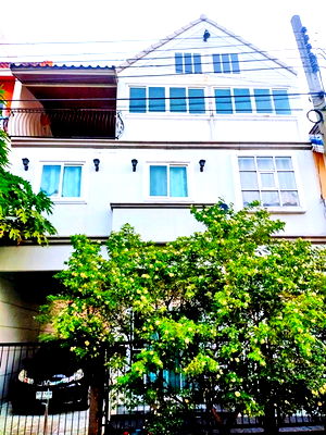 เช่าทาวน์โฮม ม.สุโขทัยธรรมาธิราช : วิวตึกสูง อิมแพ็ค อารีน่า 1.5กม. MRT เมืองทองธานี 2.7 กม. ให้เช่าทาวน์โฮมสไตร์ยุโรป 3 ชั้น 3 น้ำ โฮมออฟฟิศ พร้อมเฟอร์ 3 นอน