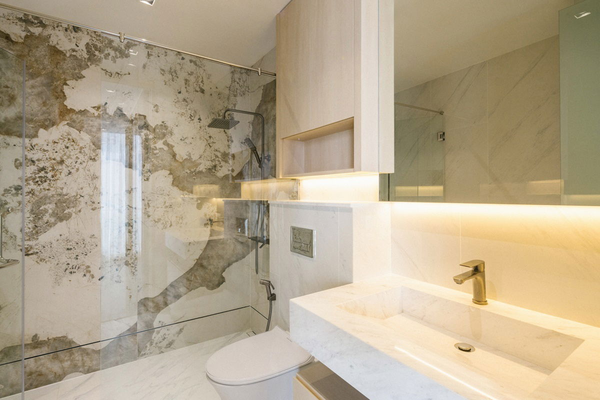 รูป Modern 3-Bedroom Duplex Penthouse for Sale in Nana - รูปที่ 18/23