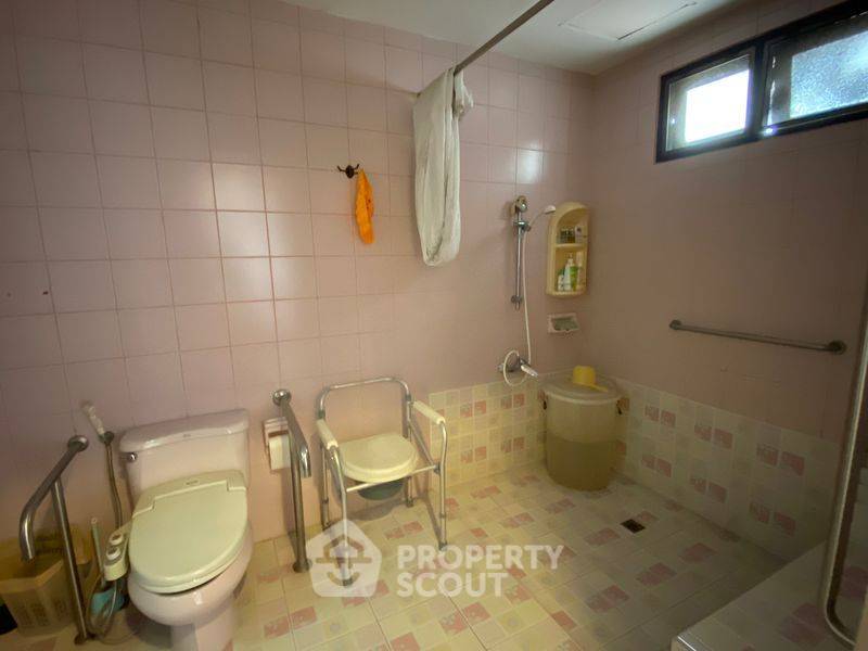 รูป คอนโด 3-ห้องนอน ที่ โอเรียลเต็ล ทาวเวอร์ คอนโดมิเนียม ใกล้ BTS เอกมัย (ID 2280755) - รูปที่ 15/27