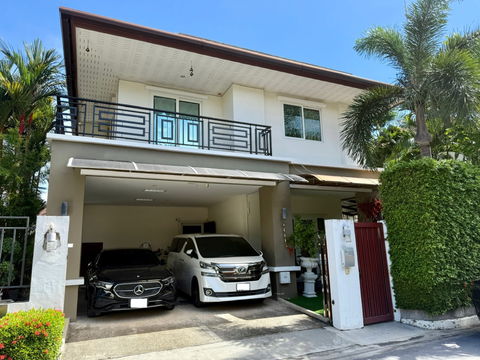 Luxury Detached House for Sale – Villa Nakarin (Onnut–Wongwaen) Fully furnished with built-in furniture, move-in ready!