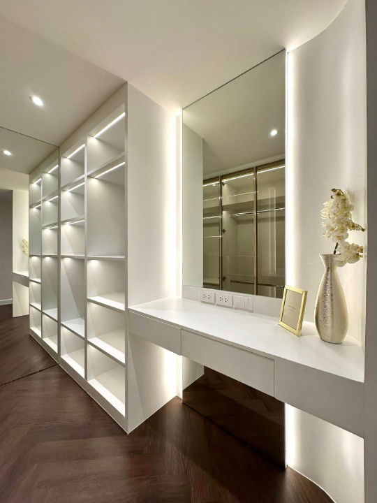 รูป ขายคอนโดศรีธนา 2 ชั้น 4 ห้อง 2 ห้องนอน ขนาดกว้างขวาง บนถนนห้วยแก้ว นิมมานเหมินทร์ ตกแต่งบิ้วอินเฟอร์นิเจอร์และเครื่องใช้ไฟฟ้าครบ- SW002887 - รูปที่ 7/32
