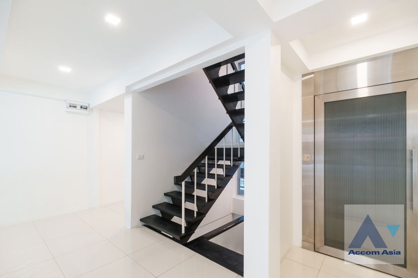 picture 🔼🔽 AccomA 📩 Modern 3.5-Storey Home with Indoor Rooftop – Perfect for Living or Home Office - Near BTS (1715007) - 13/20