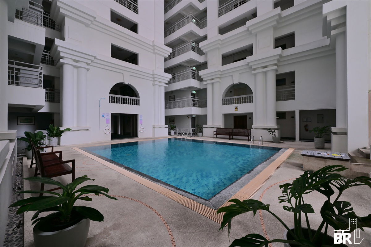 picture Royal Castle Sukhumvit 🌟 Spacious & Beautifully Designed Unit 🌟 Near BTS Thonglo - 7/7