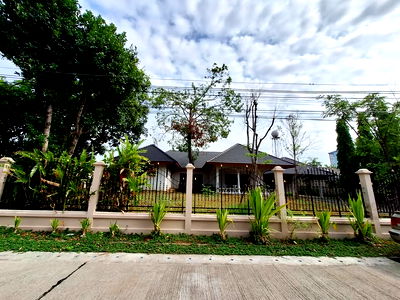 เช่าบ้านเดี่ยว รร.มงฟอร์ตวิทยาลัย แผนกประถม : บ้านเดี่ยวหลังใหญ่ ใจกลางเมือง ฟ้าฮ่าม รับสัตว์เลี้ยง