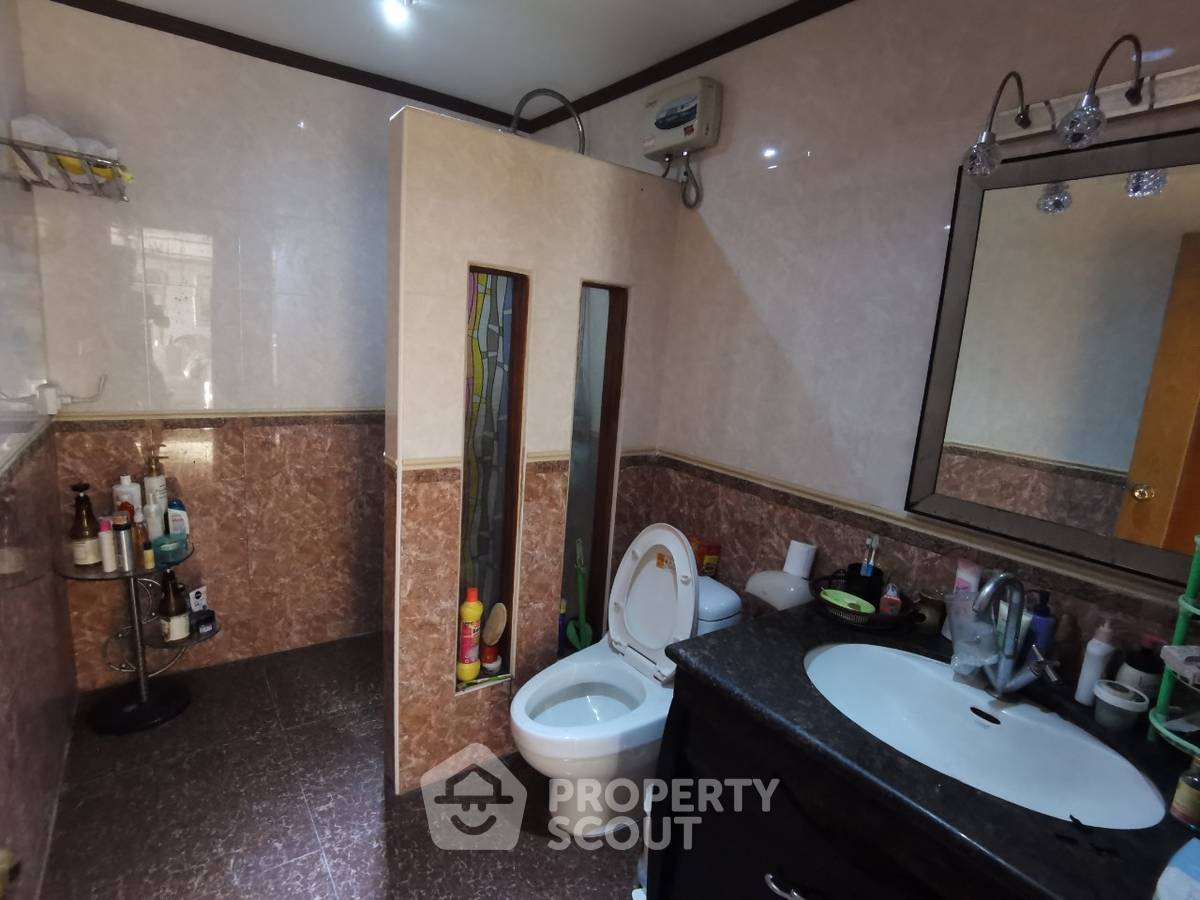 picture 4-BR Condo at Monterey Place Sukhumvit 16 near MRT Queen Sirikit National Convention Centre (ID 512619) - 11/14