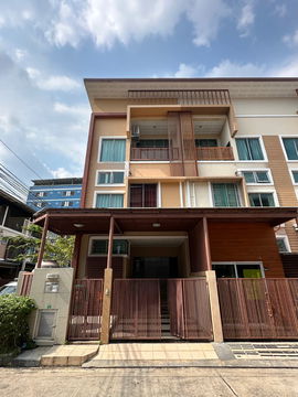 ขายทาวขายทาวน์เฮ้าส์ 3 ชั้น นนทรีพลัสบางกรวย เนื้อที่ 26 ตร.วา 4 ห้องนอน 3 ห้องน้ำ