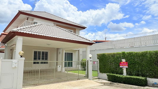 🏡 Corner Single House – Ready Move In ✨Area: 62 sq.wah (≈ 248 m²) • Usable area: 172 sq.m. 4 Bed | 3 Bath, Soi Ram Inthra 65, near Thanommitr Market