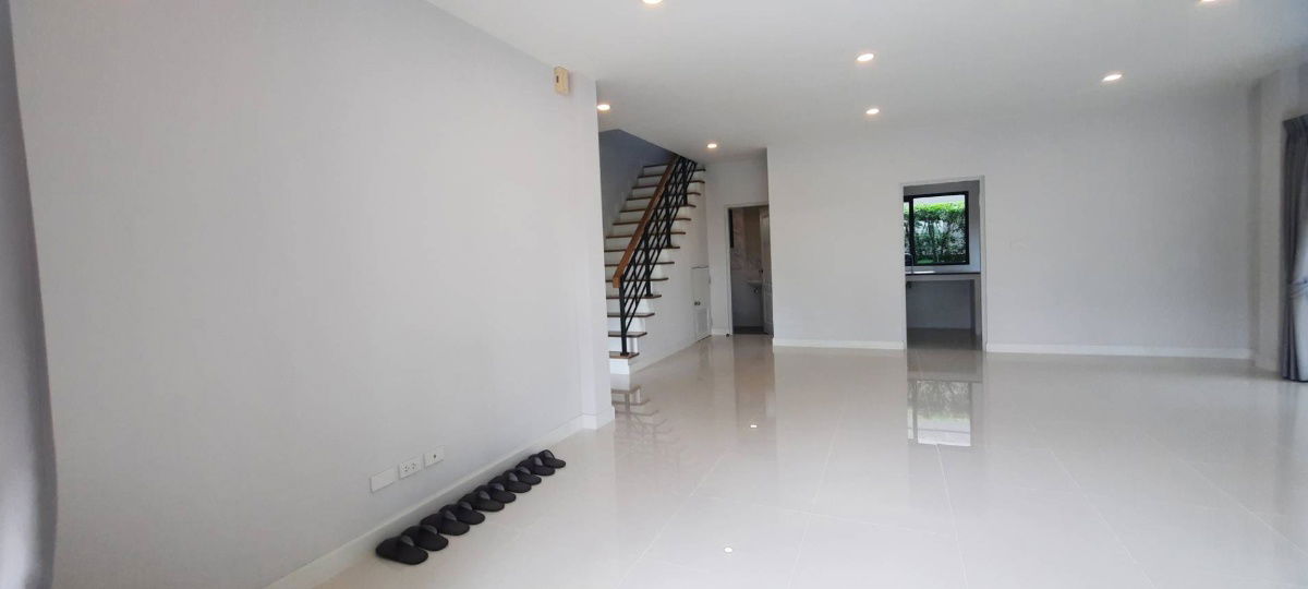 รูป ให้เช่าบ้านเดี่ยว หมู่บ้าน CENTRO Vibhavadi   | 70,000 บ./ด. | ที่ดินขนาด 63 ตรว.  4 ห้องนอน  6ห้องน้ำ 1ห้องครัว 2ห้องโถง  |ที่จอดรถในร่ม 3 คัน - รูปที่ 4/24