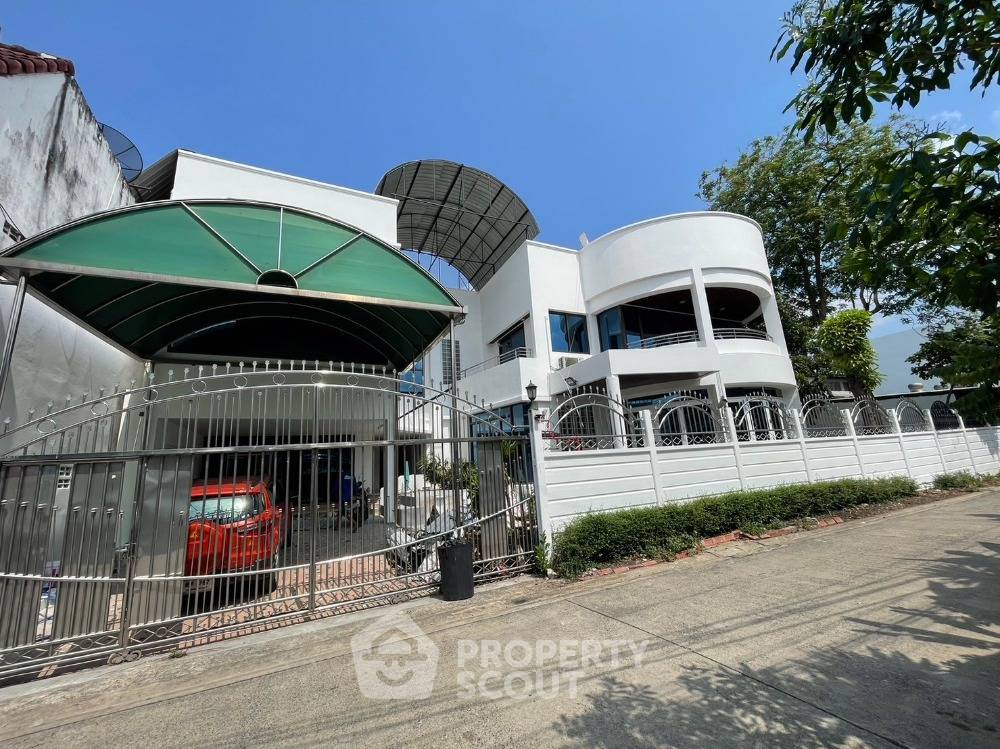 รูป ทาวน์เฮาท์ 5-ห้องนอน ใน คลองเจ้าคุณสิงห์ (ID 1287067) - รูปที่ 2/11