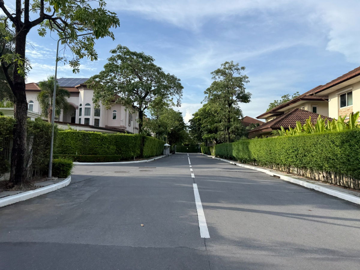 picture Luxury Detached House for Sale – Villa Nakarin (Onnut–Wongwaen) Fully furnished with built-in furniture, move-in ready! - 42/44