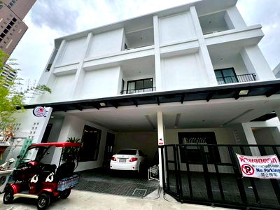เช่าบ้านเดี่ยว พร้อมพงษ์ : ให้เช่า บ้าน 3 ชั้นสไตล์มินิมอล สุขุมวิท 36 ตกแต่งสวย พร้อมอยู่ พื้นที่ใช้สอย 240 ตร.ม.