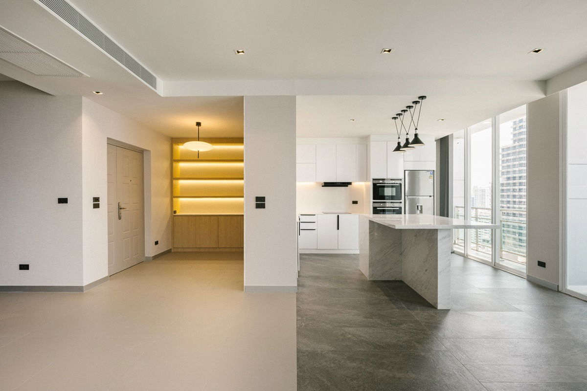 รูป Modern 3-Bedroom Duplex Penthouse for Sale in Nana - รูปที่ 5/23