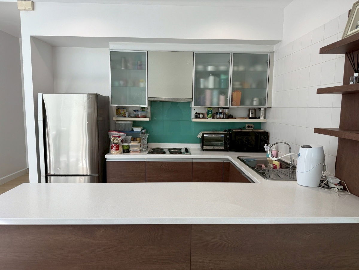 picture Urgent sale: Three-story townhouse at On Nut 74/1 for only 9.5 million baht. - 1/5