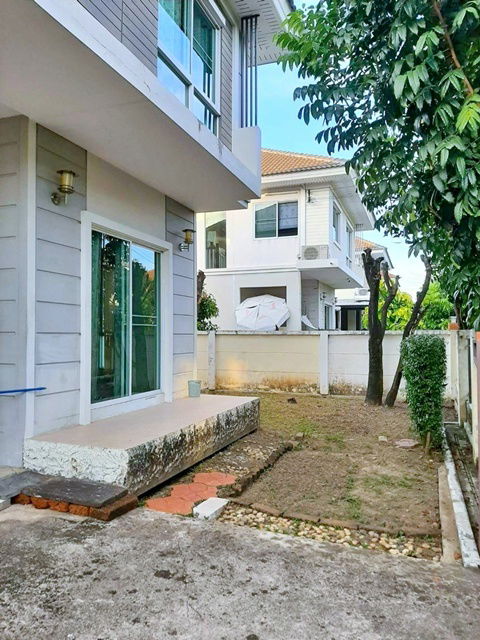 picture Minburi Market 1 2.4 km. 2 bathr 2-storey detached house for rent garden view fully furnish - 6/8