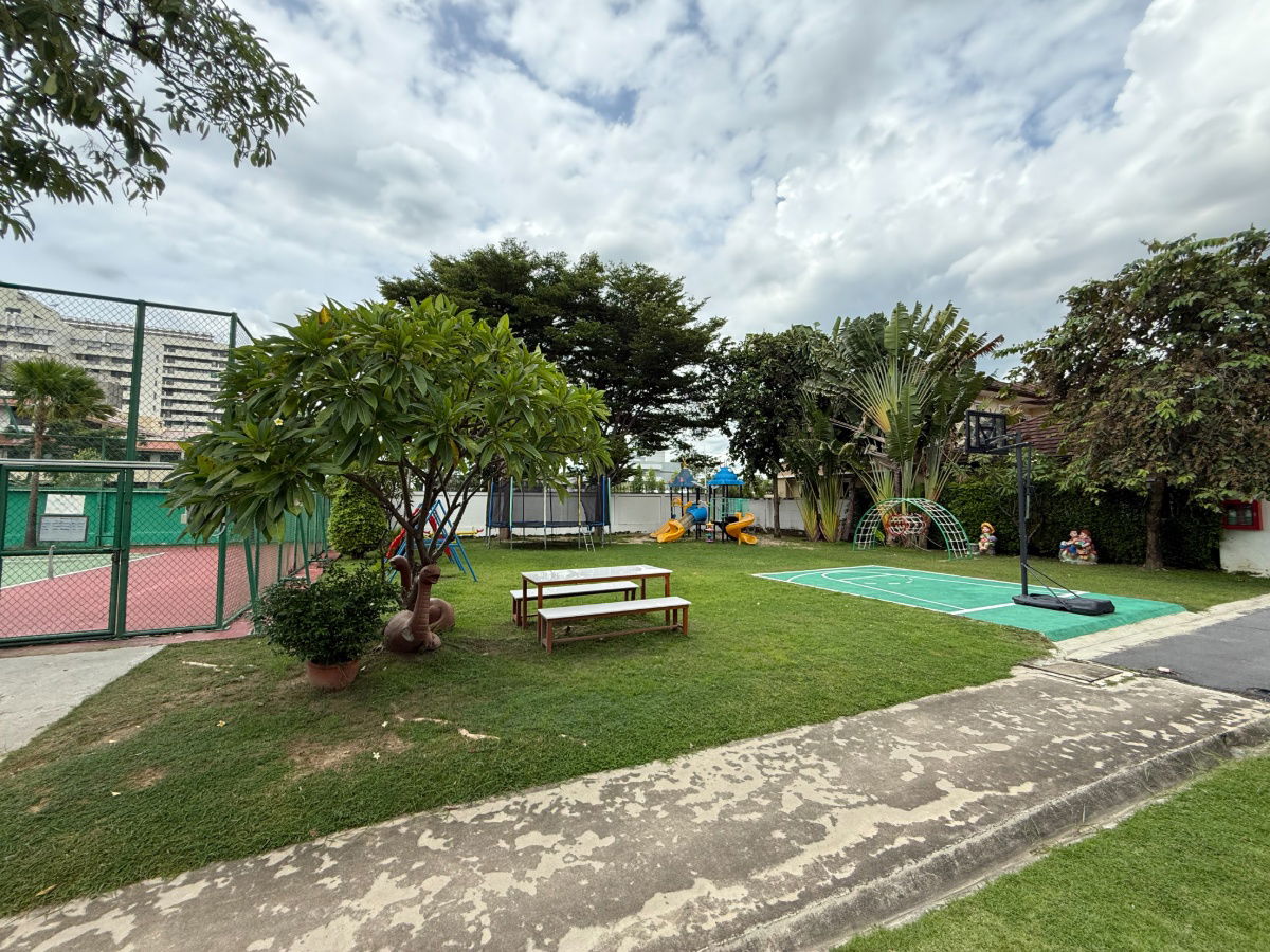 picture Luxury Detached House for Sale – Villa Nakarin (Onnut–Wongwaen) Fully furnished with built-in furniture, move-in ready! - 39/44