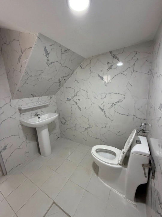 picture Townhome for rent in the B Home Sansai project, only 10 minutes from Meta Mall . Small pets are allowed.- RW006843 - 8/27