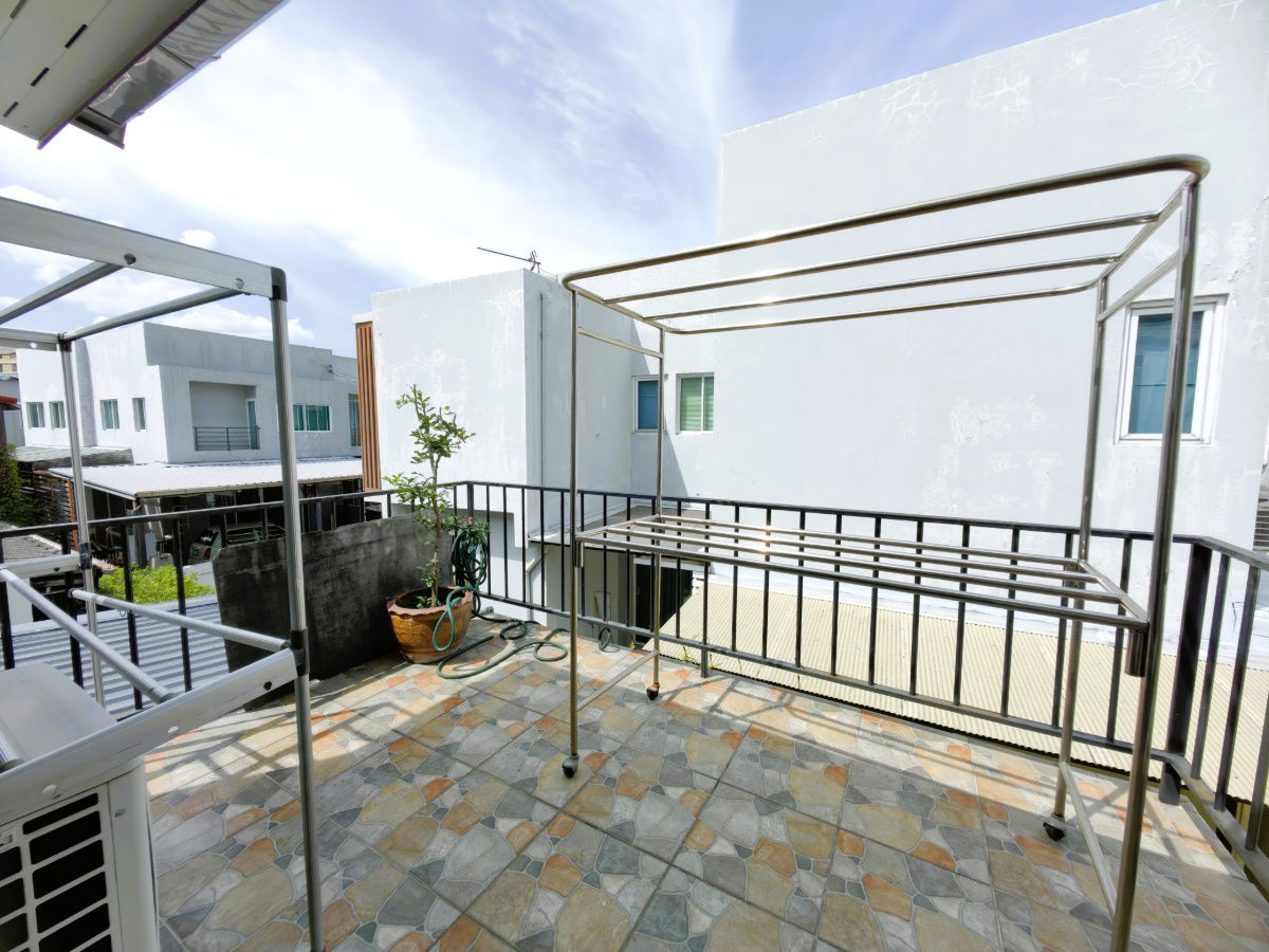 รูป ทาวน์โฮม 2 ชั้น 39 ตร.ว. ทำเลดี เดินทางสะดวก ใกล้แฟชั่นไอส์แลนด์   - รูปที่ 23/29