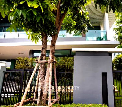 Houses for sale Srinakarin-Romklao Road : 5-BR House at Setthasiri Krungthep Kreetha in Hua Mak (ID 1756424)