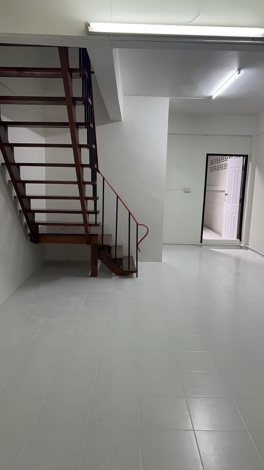 รูป ทาวน์เฮ้าส์2ห้องน้ำ 1 ที่จอดรถ ปรับปรุงใหม่พร้อมอยู่ ตรงข้าม รพ ชะอำ - รูปที่ 2/6