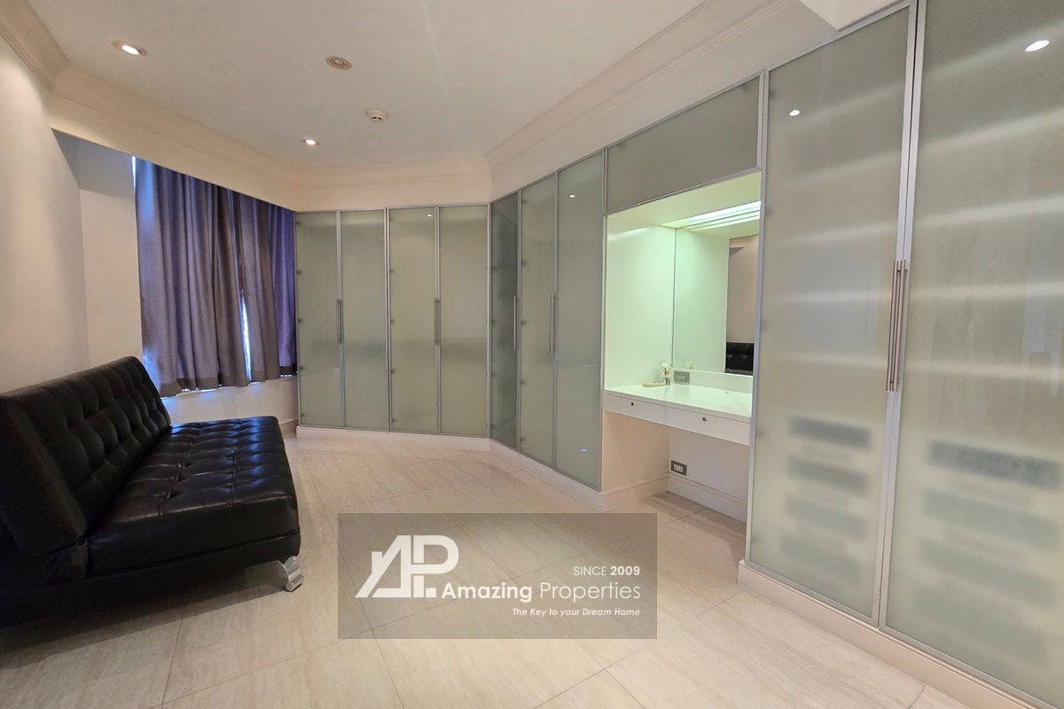picture 4 bedroom Duplex Penthouse in Ploenchit - 19/24