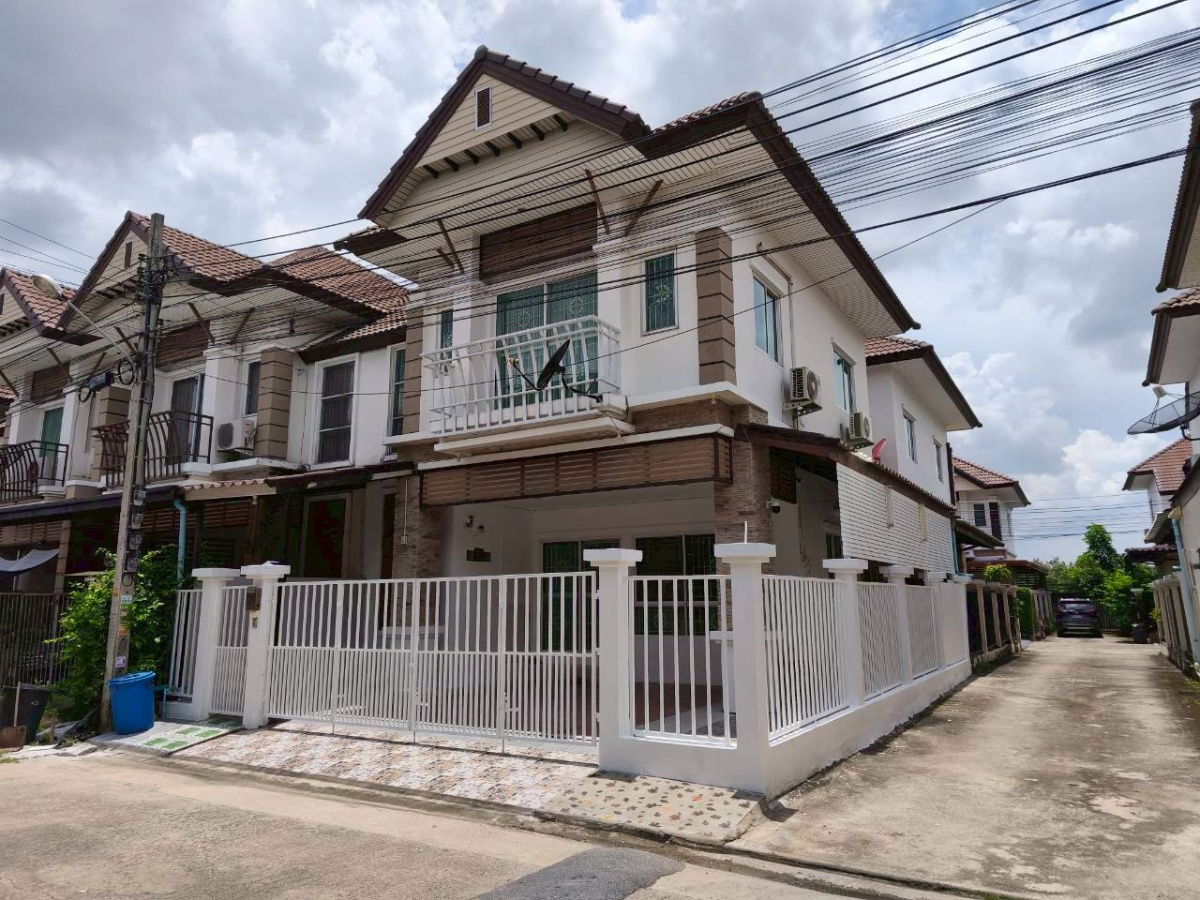 picture Project: The Town Permsin 1 Corner 2-Storey Townhome, South-facing (Good Feng Shui) - 3/12