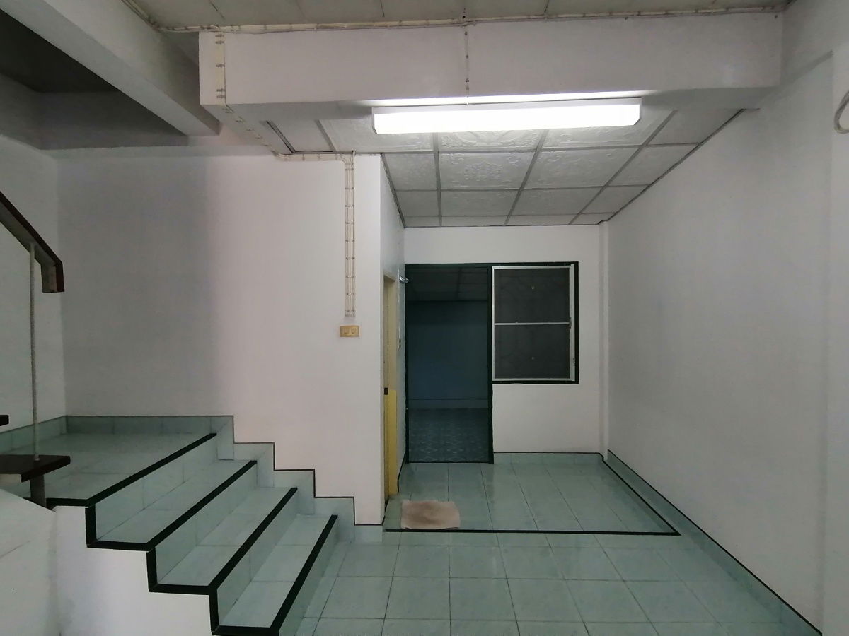 รูป ขายบ้านทาวน์เฮ้าส์ 2ชั้น 23 ต.ร.ว. จอดรถในบ้านได้ 2 คัน ใกล้เซ็นทรัลเวสต์เกต ตั้งอยู่ที่ หมู่บ้านรัตนาธิเบศร์ อ.บางใหญ่ จ.นนทบุรี โทร.081-922-1985 - รูปที่ 3/21