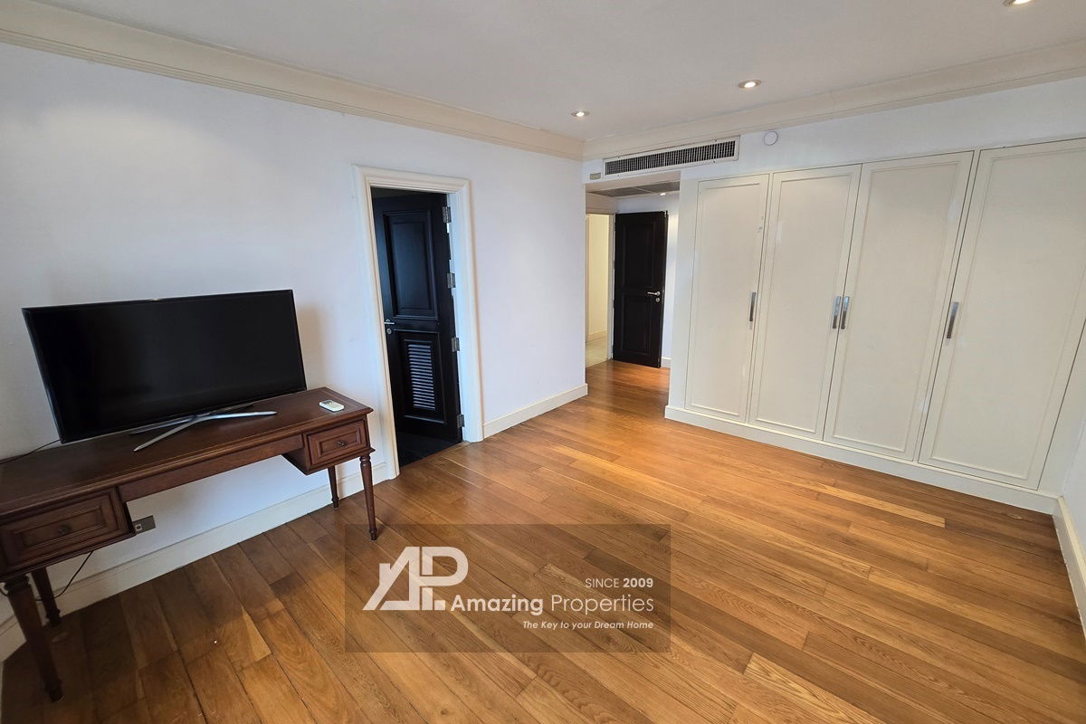 picture 4 bedroom Duplex Penthouse in Ploenchit - 23/24
