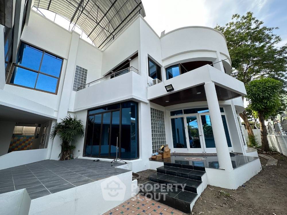 รูป ทาวน์เฮาท์ 5-ห้องนอน ใน คลองเจ้าคุณสิงห์ (ID 1287067) - รูปที่ 3/11