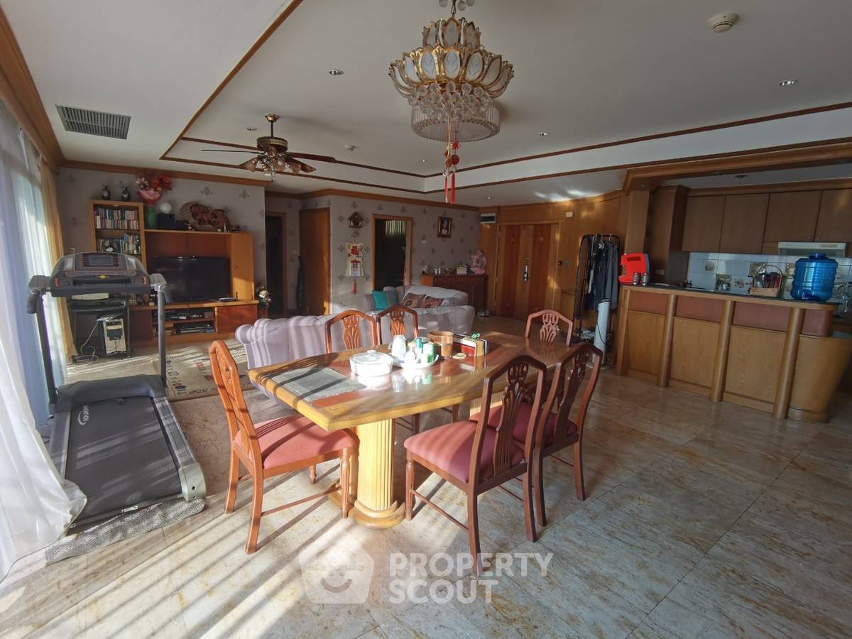 picture 4-BR Condo at Monterey Place Sukhumvit 16 near MRT Queen Sirikit National Convention Centre (ID 512619) - 3/14