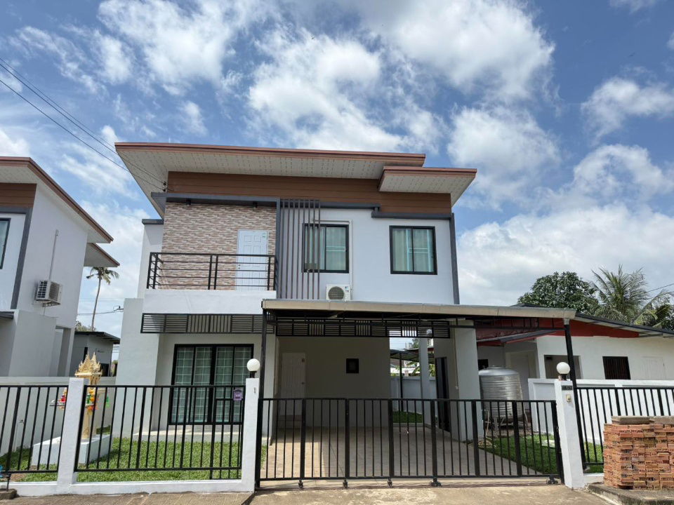 picture Townhome for rent in the B Home Sansai project, only 10 minutes from Meta Mall . Small pets are allowed.- RW006843 - 2/27