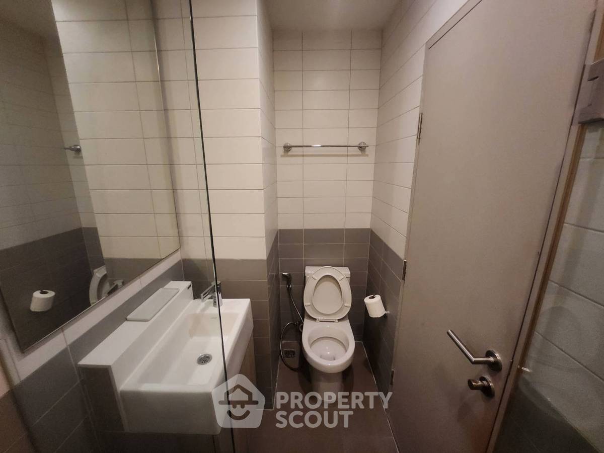 picture Studio Condo at Ideo Mobi Sathorn near BTS Krung Thon Buri (ID 2280856) - 2/6