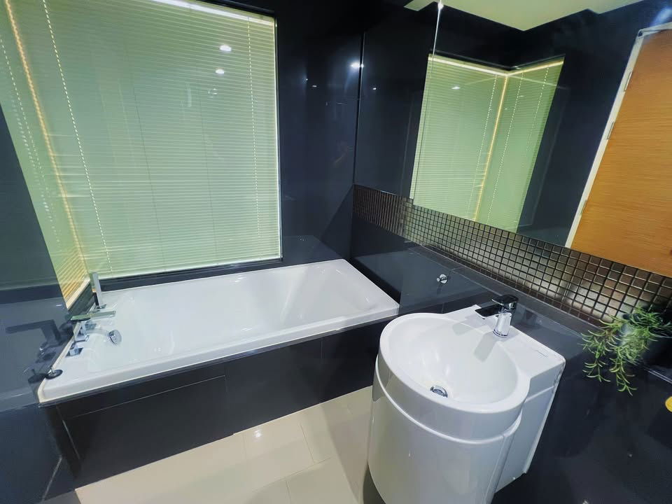 รูป พร้อมเช่า ห้องสวย 1 ห้องนอน ไซส์ใหญ่ พร้อมอ่างอาบน้ำ ราคาดีที่สุดในตึก - รูปที่ 7/8
