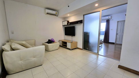 Next to Srinakarin Road, only 5 minutes from Seacon Srinakarin. Condo for sale with tenant, Supalai Park Srinakarin. 43 sq m, high floor, large room